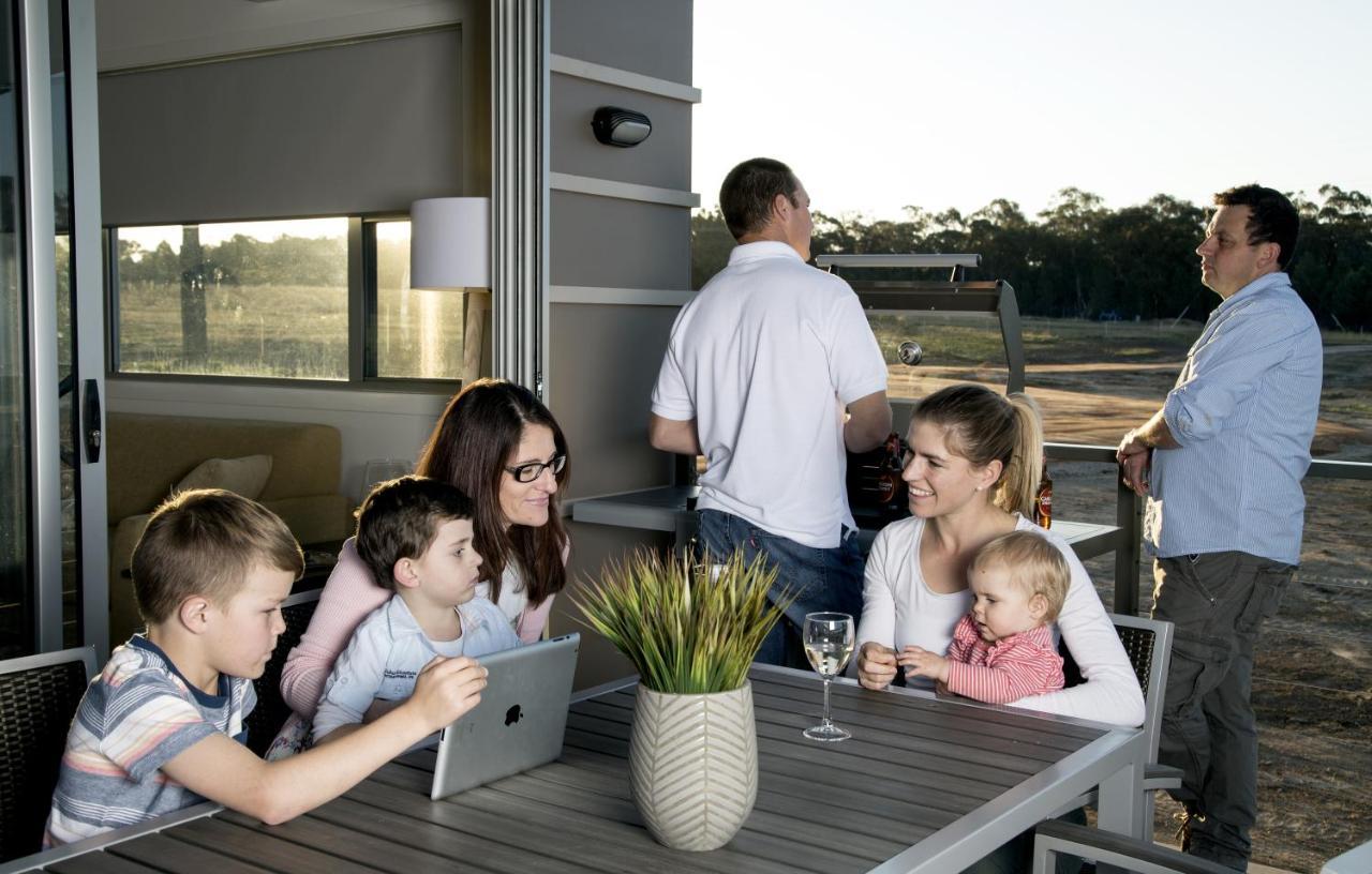 Savannah Cabins, Taronga Western Plains Zoo دوبو المظهر الخارجي الصورة